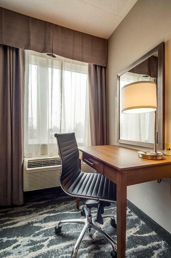Monte Carlo Inn Μπράμπτον Εξωτερικό φωτογραφία